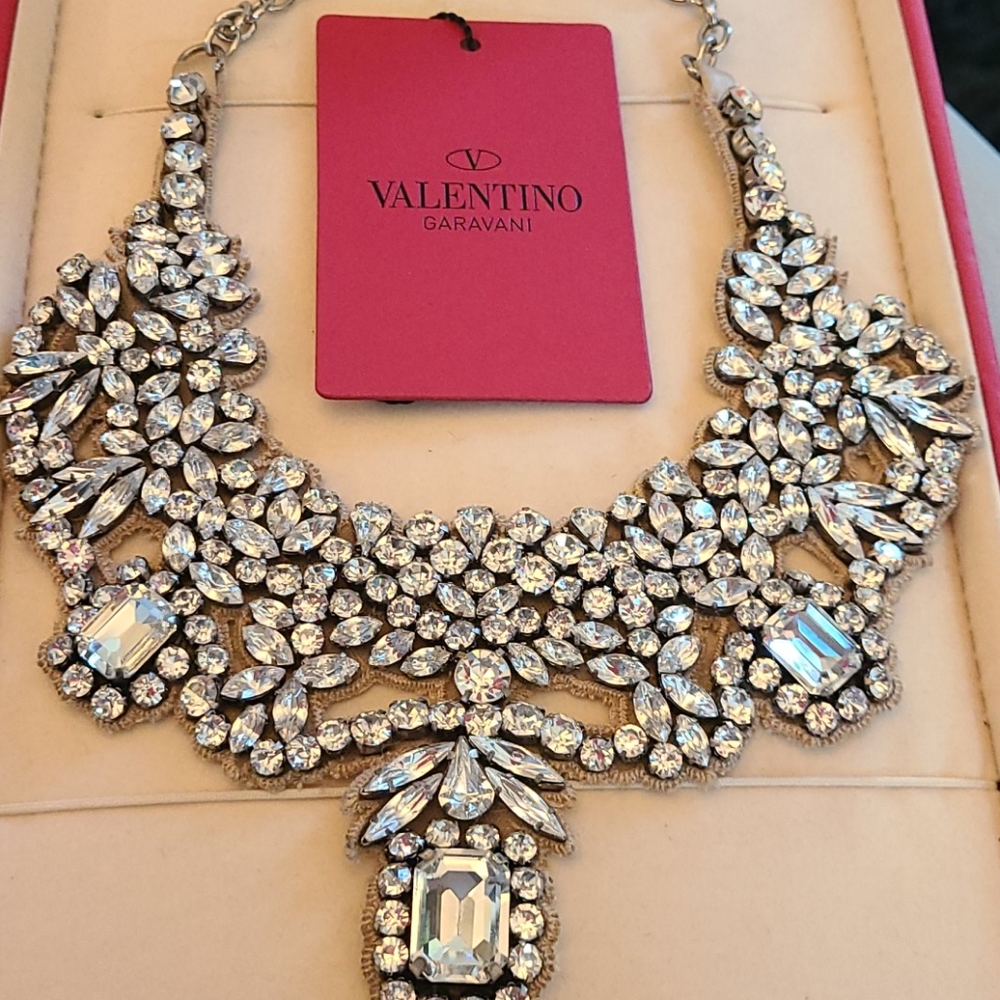 Valentino gorgeous crystal necklace - Picture 2 of 10